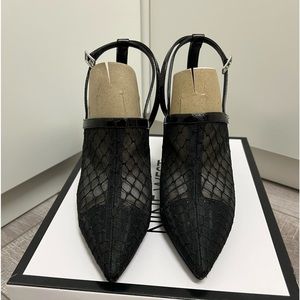 Nine West women shoes in pointer toe, wedge heels, black textile upper size 5